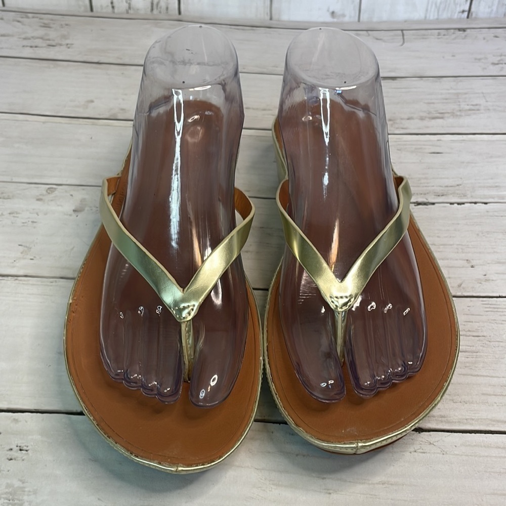 Fitflop Gold Leather Wedge Thong Sandal - Picture 5 of 14